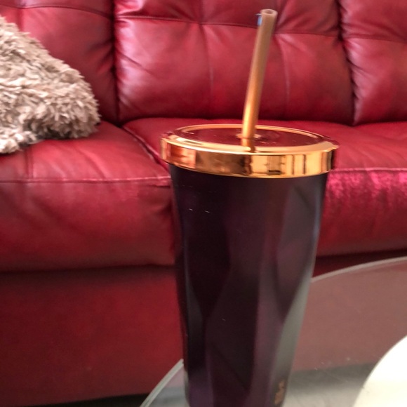 🌺🌺🌺🌺🌺🌺🌺🌺🌺Stainless steel tumbler. FREE WITH PURCHASE $75 AND OVER❤️❤️❤️ - Picture 1 of 3